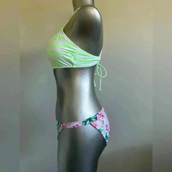 🆕Swimsuit  Bikini Top - Picture 7 of 16
